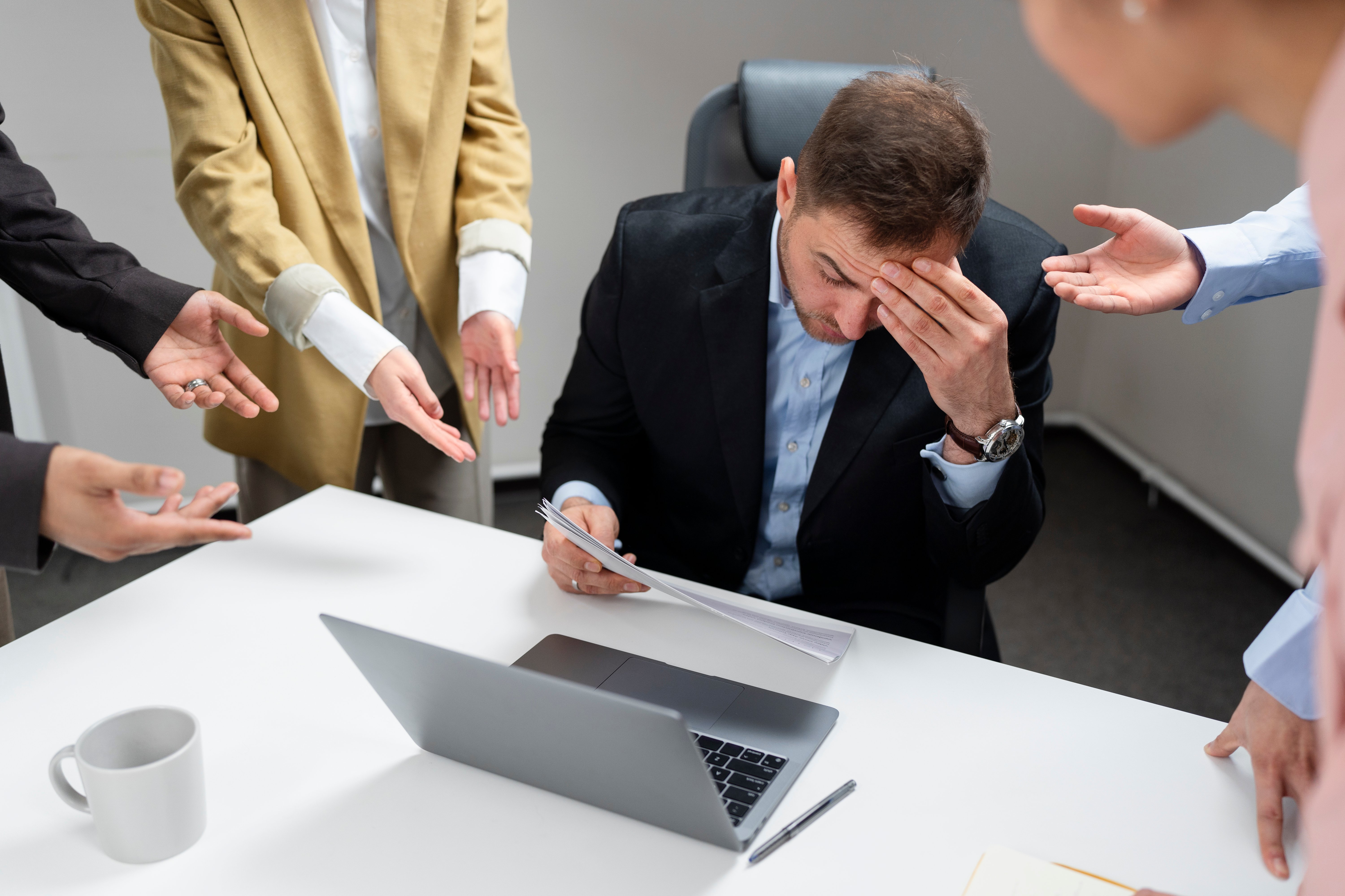workplace-violence-taking-place-colleagues